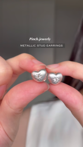 Pinch Metallic Stud Earrings ต่างหูเมทัลลิครูปหัวใจ เงินแท้ silver 925 (ก้านเจาะหู)