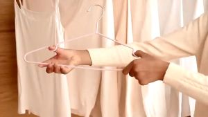 เสื้อสแตนเลส XL แพคชุด 10 ชิ้น ขนาดใหญ่ เคลือบซีลีโคนกันลื่น ไม้แขวน ราคาต่อ ส่งเร็ว ๆ และเป็นเครื่องดื่มมาก ลด 2,500 บาท