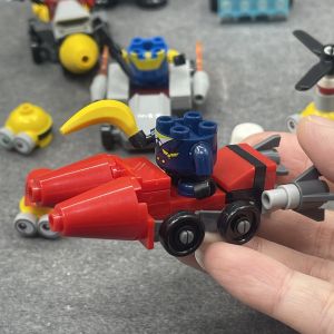 Cool Banana Battle Tank Challenge Cute World Assembly Toy Blocks Capsule Humanoids Fun Educational Playset for Kids