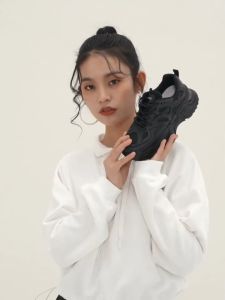 รองเท้าผ้าใบผู้หญิง รองเท้าวิ่งสไตล์เกาหลีรองเท้าเสริมส้น รองเท้ามินิมอล ใส่เที่ยวใส่ทำงานได้ จัดส่งภายใน 24 ชั่วโมง