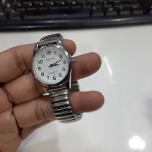 Đồng hồ nữ Nhật dây chun co giãn Telva size 30mm second hand