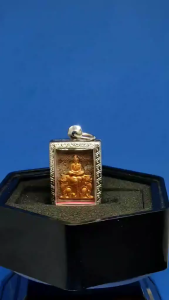 大名鼎鼎大高僧Lp Dum 非常精美经粉控灵高手鲁士佛牌(小模 此尺寸男女/小孩适合佩戴)鲁士佛牌可提升智慧权力成愿升运/转运保身体健康控灵术挡降挡贝)已包好花边不锈钢佛牌壳Very Beautiful Nur Phong(holy powder)Phra Lersi Tafai(Por Gae) full effects amulet of Master Lp DamWat Samthithan