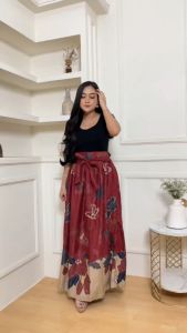 ROK BATIK PANJANG POLYKATUN MAYUNG MOTIF MAWAR MERAH
