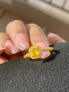 Super Flash 18K Gold Small Sugar Cube Ring Female Niche Style Inlaid Yellow Diamond Light Luxury Temperament Princess Square Moissanite Diamond Ring