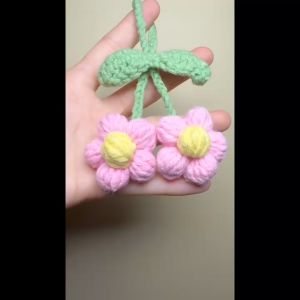 [Có sẵn] Móc khóa hoa len 5 cánh cotton milk 125g treo túi móc chìa khóa