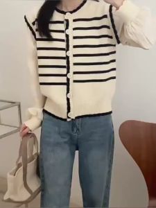 2025 New Style Knitwear: Women's Pleated Bubble Sleeve & Round Neck Striped Knitted Top