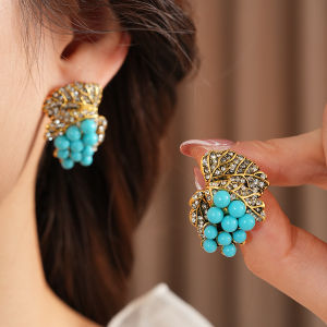 Mediaeval Vintage Blue Grape Strand Resin Stud Earrings Palace Style Inlaid Rhinestones Leaf Ear Studs Luxury Womens Jewelry K1
