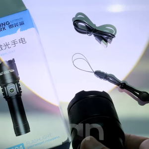 ĐÈN PIN SMILLING SHARK SD-7004-LED M77 Trắng/Vàng có đèn LED kép 6 Chế Độ [5000mAh]!