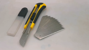 Stainless Steel Paper Cutter Knife – Auto Push-Pull Utility Pen Knife with 10 Blades for Office School & DIY