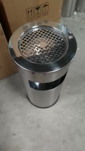 ถังขยะสแตนเลสทรงกลมทนทานที่เขี่ยบุหรี่สามารถเก็บขยะได้เป็นจำนวนมาก เหล็กเคลือบกลมเหมาะสำหรับ: ลิฟท์ห้องน้ำพื้นที่สูบบุหรี่ถังขยะกลม