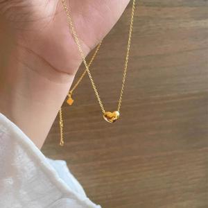 สร้อยคอหัวใจเล็กสีทอง 18K สำหรับผู้หญิง เครื่องประดับแฟชั่น โซ่ไททาเนียมไม่ซีดจาง อุปกรณ์เสริมที่หลากหลาย โซ่กระดูกไหปลาร้า