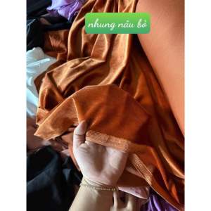 Mấn nhung gắn dây đá cho mẹ và bé