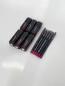 Bộ Son Gradient Lips Gồm Chì Kẻ Môi Và Son Bóng Nude Hiệu Ứng Bóng Gương Mịn Mượt Dễ Tán Lâu Trôi Dưỡng Ẩm 2 Món Kích Thước Đầy Đủ
