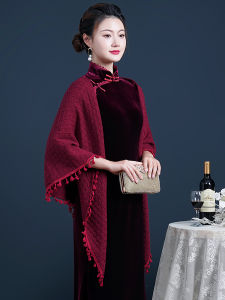 Warm Burgundy Red Cheongsam Triangle Cloak Shoulder Shawl Autumn Winter High End Wedding Banquet Outerwear for Mother And Grandma