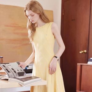 Light Yellow Sleeveless Dress with Waist Slimming and Linen Feel