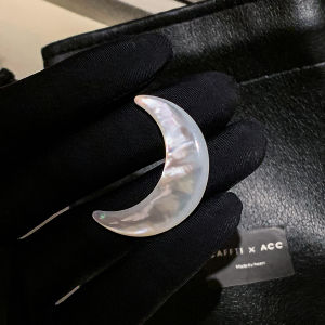 CAFFTI | Natural White Mother-of-Pearl Moon Design High-end Elegant Fashionable Pin