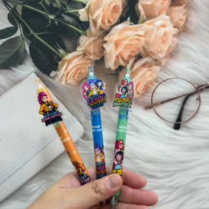 (READY STOCK) Pen Hitam Kpop Huntrix Pendant 0.5mm Black Ink Pen Stationary Kids Birthday Gift 黑色中性笔0.5毫米文具