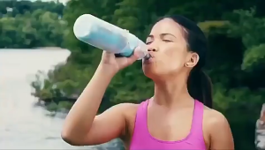 HFTOY ขวดน้ำสำหรับเล่นกีฬาพบกับการขี่จักรยานถ้วยสเปรย์เย็นพกพากลางแจ้งภาชนะใส่น้ำดื่มเดินป่าตั้งแคมป์เดินทางกาต้มน้ำสำหรับเด็กผู้ใหญ่500มล.