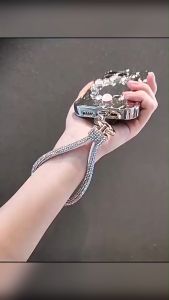 Glitter Rhinestone Phone Lanyard: A Luxurious Mobile Phone Accessory