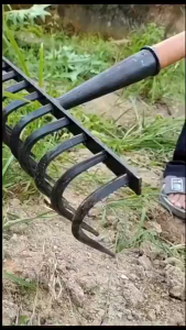 [DC-NT-33CM-11R] Dụng Cụ Nông Trại Cuốc Đất Xới Đất Lật Cỏ Tơi Xốp Đa Năng – Cào Nhiều Răng Thép Chắc Chắn Bền Bỉ