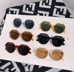 แว่นกันแดดผู้หญิงใหม่สีขาว เวอร์ชั่นเกาหลี 3 สไตล์ กรอบเล็กสีน้ำตาล PTQ