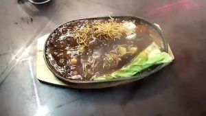 Premium Sizzling Plate Cast Iron Hot Plate Oval with thick Birch Wood Plate Underliner Plus Cover Full Set/Iron Cast hot Plate Pan // Pan Besi Hitam (whole set)