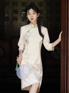 Young Womens Short Style Cheongsam White Spring Autumn New Version Improved Chinese Tea Costume Retro Pure Color Daily Wear