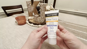 Neutrogena Clear Face Oil-Free Sunscreen Lotion 88ML For Acne-Prone Skin SPF 50