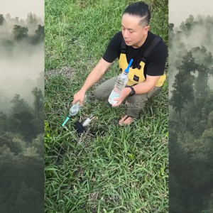 ที่ฉีดก้นพกพาไปเดินป่า ใส่ขวดน้ำได้ทุกแบบ น้ำหนักเบา Portable Bidet แพ็ก 2 ชิ้น