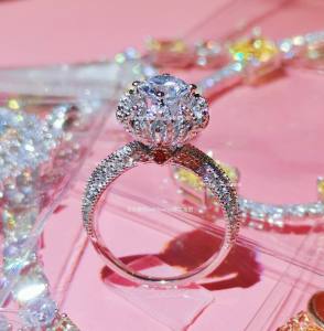 Nhẫn Kim Cương Carbon Cao Nhập Khẩu Vàng 18k Nữ 1 Carat Crown Đài Phun Nước Cánh Hoa Nhẫn Cưới Mô Phỏng Đám Cưới Chống Đỡ Nhẫn Kim Cương