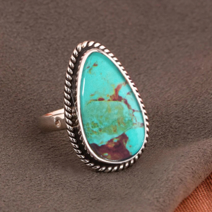 Huitan Vintage Unique Design Stone Pattern Silver Color Women Rings For Party Daily Wedding Fancy Noble Accessories Jewelry Gift