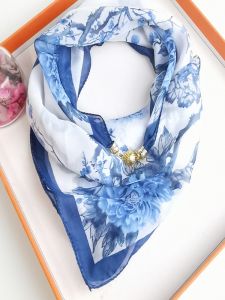 Khăn Choàng Lụa Voan Mỏng Thời Trang Mùa Hè Trang Trí Cổ Bướm Vòng Cổ Hạt Kim Loại Trang Trí Chống Nắng Khăn Choàng Vuông Hình Tam Giác