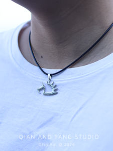 Zhao Leis Same Hedgehog Necklace Necklace 2024 No Signal Tour Peripheral Ornament Titanium Steel Necklace Music Logo