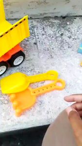 Mainan Anak Truk Dump TTP 777E Bak Kuning Pasir Set Sekop l Mainan Mobil Truk  Ukuran Tanggung Free Sekop Dan Garuk 1 Set Kantong Mainana Dump Truck Bak Kuning Set Isi 2 Pcs Sekop Terbaru