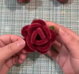 100 ปริมาณ Chenille Stem ท่อทำความสะอาดแท่งเด็ก ให้เล่นแบบ Fuzzy Wire ของเล่น สำหรับการ DIY ดอกไม้ผสมสายรุ้งของเล่น