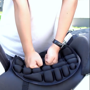 Bantalan Jok Motor Premium Sarung 3D Anti Getar dengan Lubang Ventilasi Nyaman Untuk Perjalanan Jauh