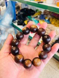 Vòng tay gỗ Bách xanh size 20 lớn mang lại May Mắn Hạnh Phúc và Bình An.