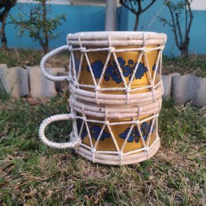 keprak kepak marawis kulit kambing model klasik dengan motif bunga merah dan kuning tali putih ukuran kecil cocok untuk musik tradisional.