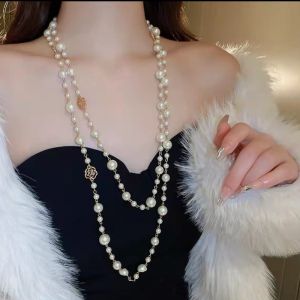 สร้อยคอสามชั้นสร้อยไข่มุกลายดอกกุหลาบฝรั่งเศสสำหรับเสื้อผ้าผู้หญิงเสื้อหนาวกุหลาบยาวเครื่องประดับโซ่ของขวัญ