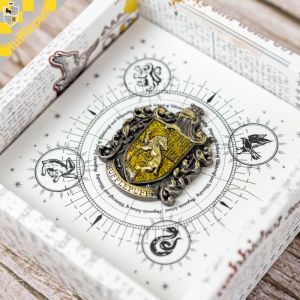Harry Potter House Crest Relief Glitter Magic Lapel Pin Badge Metal Hogwarts School of Witchcraft And Wizardry Gift