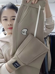 กางเกงวอร์มสปอร์ตทรงหลวมสไตล์ฮาราจูกุสำหรับผู้หญิง ผ้าฝ้ายแท้ ทรงสลิมฟิต กางเกงขายาว เอวยางยืด คอลเลกชั่นฤดูใบไม้ผลิและฤดูใบไม้ร่วง