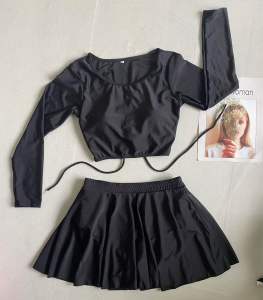 Đồ bơi nữ áo croptop tay dài dây đan lưng phối váy xòe kín đáo màu đen đi bơi biển đẹp phong cách Hàn Quốc Bikini SG