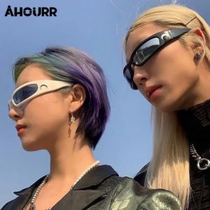 คลิปวิดีโอฮิปฮอปถนนยิงผู้ชายและผู้หญิงกันแดด แฟชั่นประสบการณ์และเทรนด์ด้วย ความงามและความคิดสร้างสรรค์