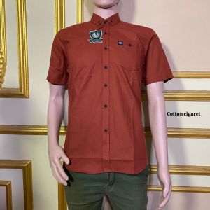 KEMEJA POLOS PRIA LENGAN PENDEK BAHAN KATUN CIGARET WARNA TERACOTA / BATA
