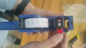 Máy bấm giá tiền tiện dụng + tặng cuộn giấy bấm (Màu ngẫu nhiên)