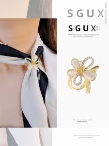 Kẹp Hoa Trang Trí và Chức Năng cho Khăn hoặc Quần Áo