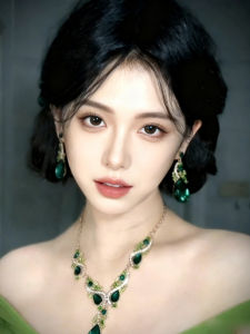 Exaggerated Luxury Green Waterdrop Gem Necklace Earrings Set Womens Fashion Jewelry  out Lockbone Chain Accessory