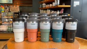 รูปแบบ Tyeso ใหม่ พร้อมส่ง แก้วเก็บความเย็น 600ml/750ml/900ml รูปทรง 60cm x 60cm x 6cm รูปแบบบรรจุภัณฑ์เชิงพริก