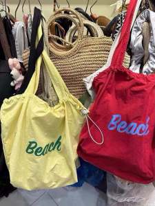 กระเป๋าผ้าใบผูกเชือกสไตล์ญี่ปุ่นขนาดใหญ่สำหรับใส่ของใช้ประจำวัน กระเป๋าสะพายไหล่ผ้าใบสำหรับเดินทางไปทำงานในช่วงฤดูร้อนปี 2025