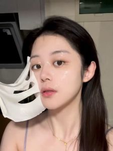 Nicotinamide whitening facial mask moisturizes whitens and supplements collagen to moisturize skin 25g * 10pcs to improve dull and delicate skin.